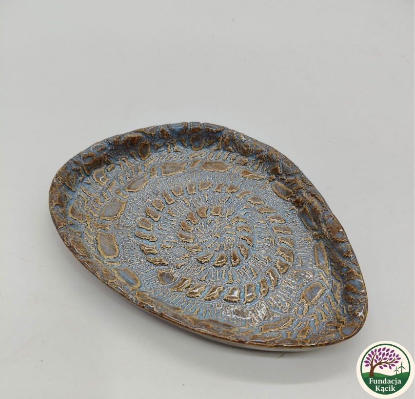 Ręcznie wykonany talerz / podstawka ceramiczna / talerzyk ceramiczny – dekoracyjna faktura