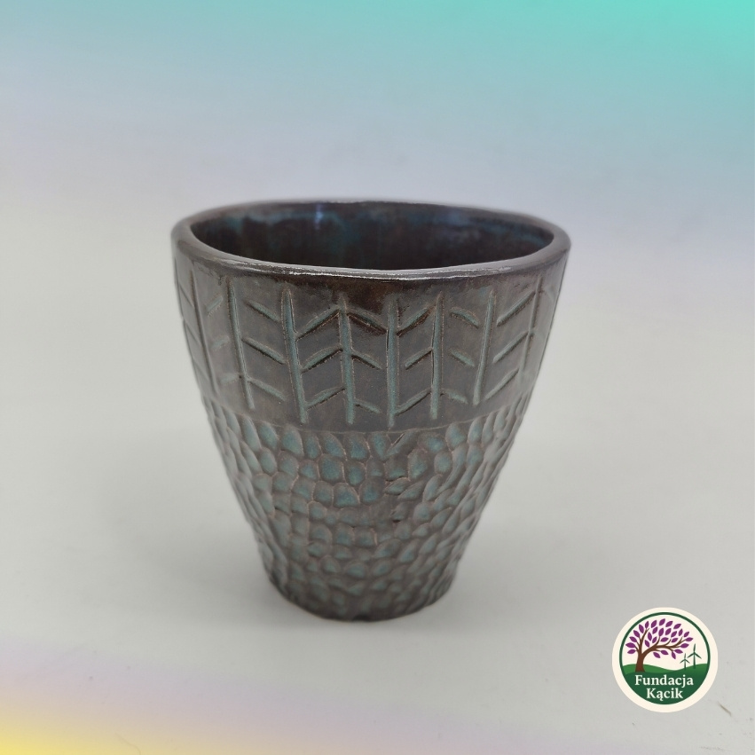 Ręcznie wykonany kubek ceramiczny bez ucha – dekoracyjna faktura, 300 ml