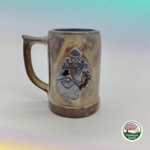 Ręcznie wykonany kufel ceramiczny – rycerz, 350 ml
