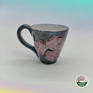Ręcznie wykonany kubek ceramiczny z motywem malw – 350 ml