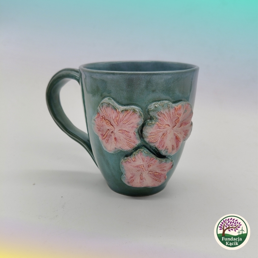 Kubek ceramiczny z motywem malw – rękodzieło