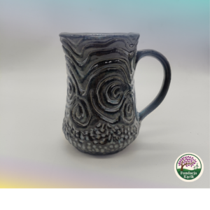 Kubek ceramiczny ręcznie wykonany 485 ml – grafitowo-szary z dekoracyjną fakturą