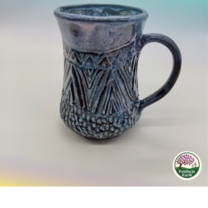 Kubek ceramiczny ręcznie wykonany 500 ml – granatowo-grafitowy z geometrycznym wzorem