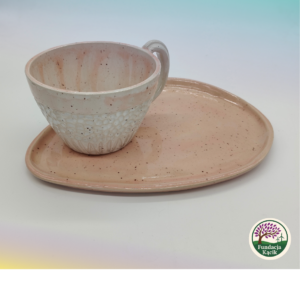 Filiżanka ceramiczna z dużym talerzykiem 400 ml – pudrowy róż, ręcznie wykonany komplet