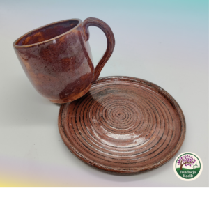 Filiżanka ceramiczna z okrągłym talerzykiem 360 ml – ręcznie wykonany komplet