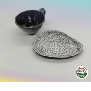 Filiżanka ceramiczna z talerzykiem w kształcie kropli 200 ml – ręcznie wykonany komplet