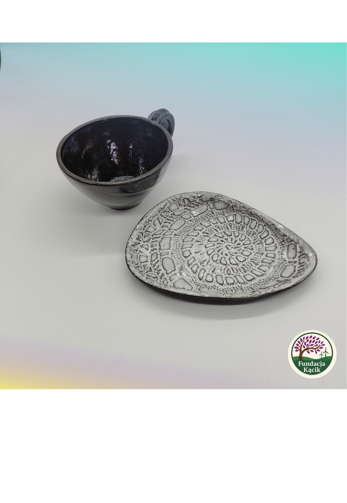 Filiżanka ceramiczna z talerzykiem w kształcie kropli 200 ml – ręcznie wykonany komplet